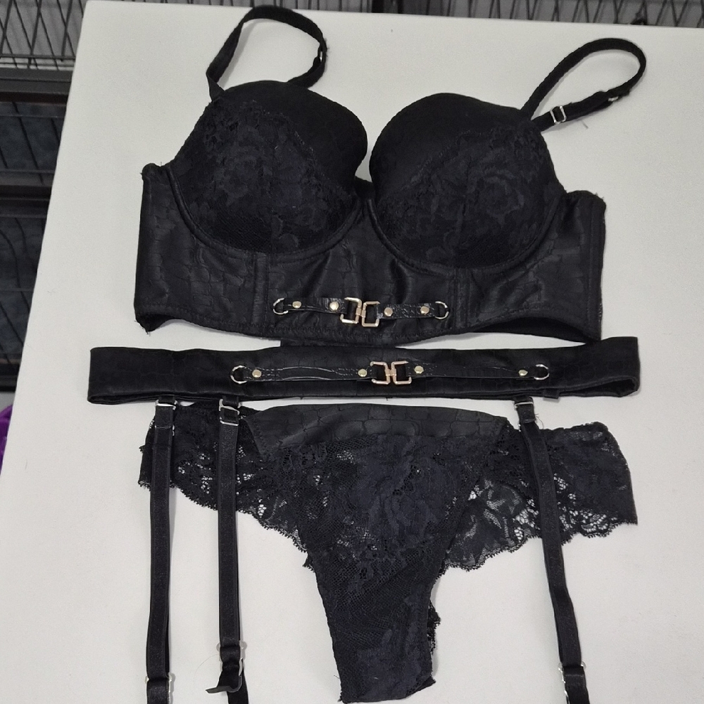 Intimissimi Black Lace Bra Set with Straps